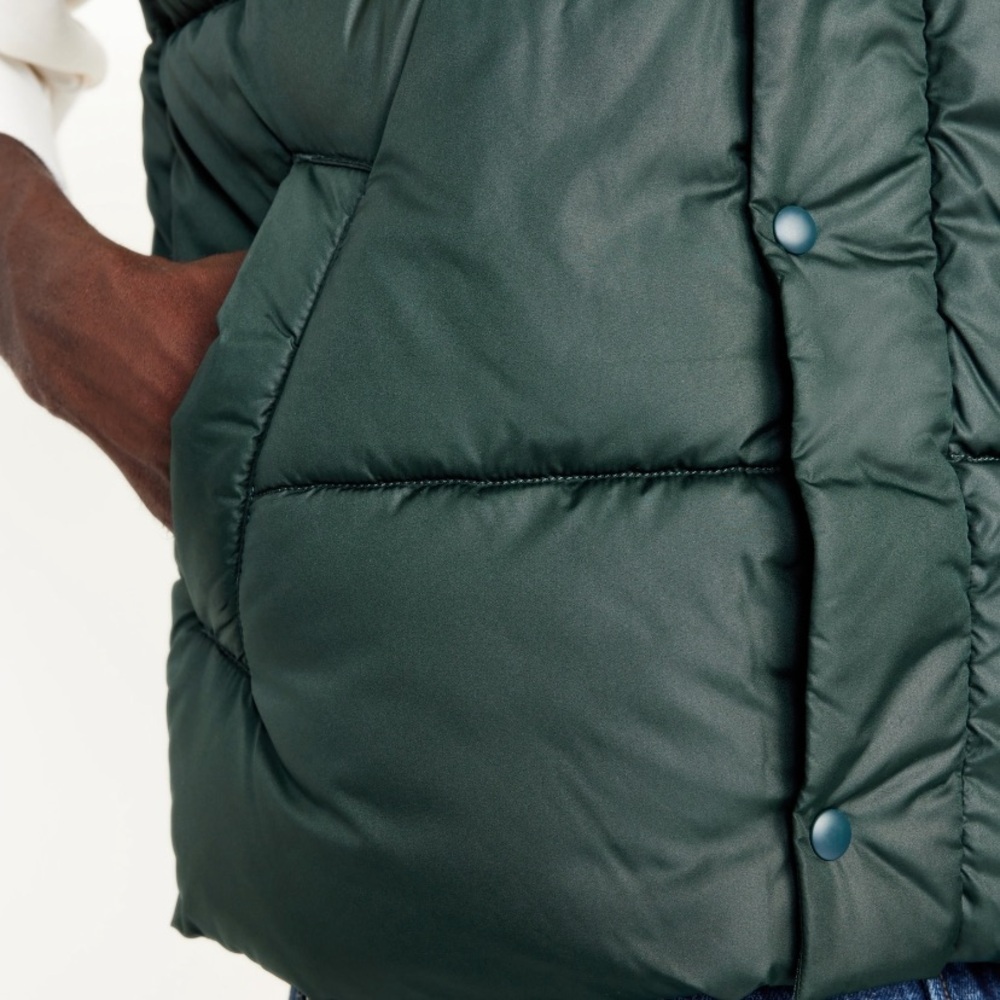 Old Navy Men’s Water Resistant Puffer Vest, NWT, Color Forest Canopy - Picture 6 of 7